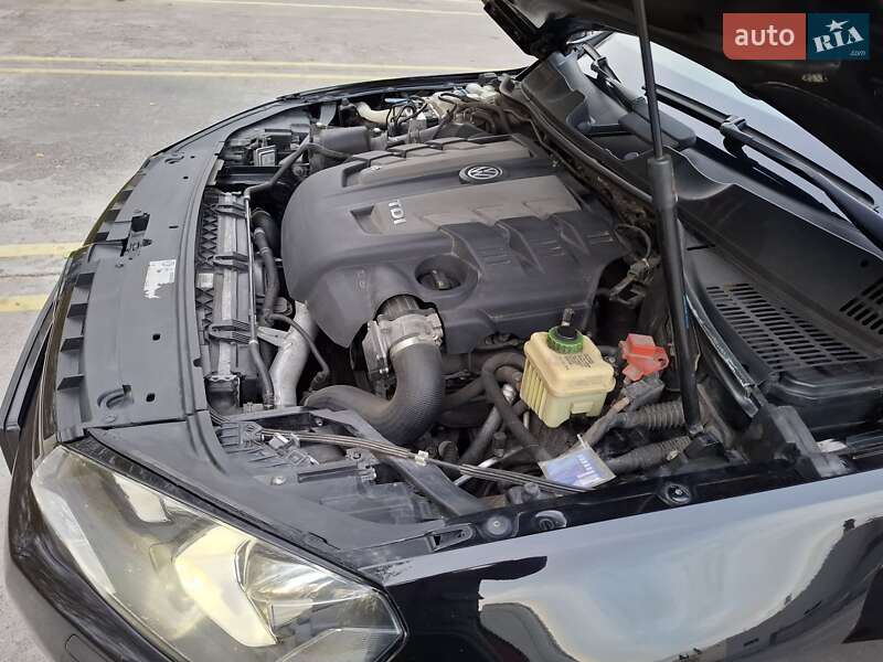 Внедорожник / Кроссовер Volkswagen Touareg 2014 в Киеве