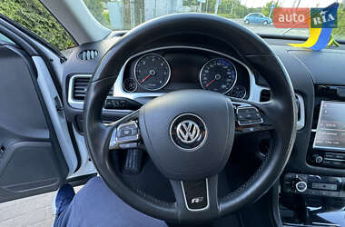 Позашляховик / Кросовер Volkswagen Touareg 2013 в Чернівцях