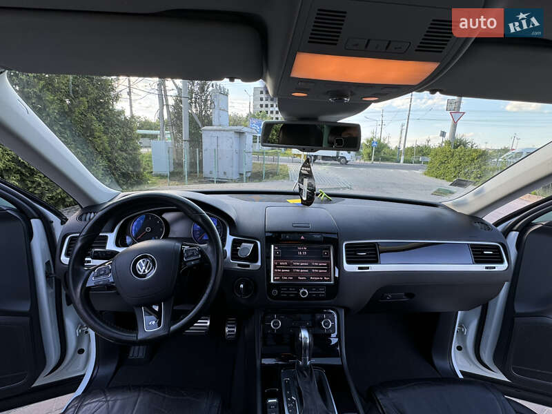 Позашляховик / Кросовер Volkswagen Touareg 2013 в Чернівцях