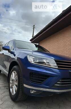 Внедорожник / Кроссовер Volkswagen Touareg 2015 в Киеве