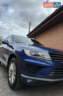 Внедорожник / Кроссовер Volkswagen Touareg 2015 в Киеве