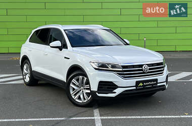 Позашляховик / Кросовер Volkswagen Touareg 2019 в Києві