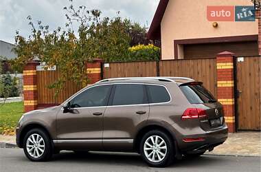 Внедорожник / Кроссовер Volkswagen Touareg 2012 в Днепре