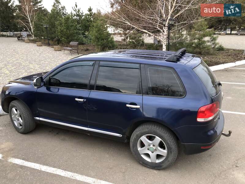 Внедорожник / Кроссовер Volkswagen Touareg 2004 в Болграде