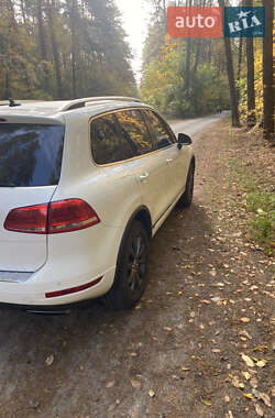 Внедорожник / Кроссовер Volkswagen Touareg 2011 в Киеве