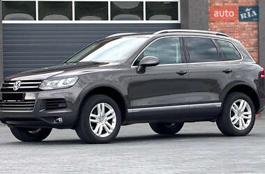 Внедорожник / Кроссовер Volkswagen Touareg 2012 в Черновцах