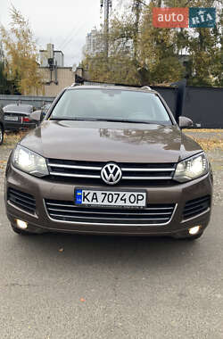 Внедорожник / Кроссовер Volkswagen Touareg 2013 в Киеве