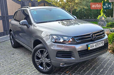 Внедорожник / Кроссовер Volkswagen Touareg 2012 в Киеве