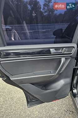 Позашляховик / Кросовер Volkswagen Touareg 2011 в 