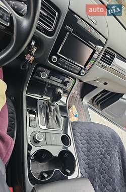 Позашляховик / Кросовер Volkswagen Touareg 2011 в 