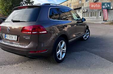 Внедорожник / Кроссовер Volkswagen Touareg 2013 в Киеве