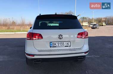 Внедорожник / Кроссовер Volkswagen Touareg 2015 в Радивилове