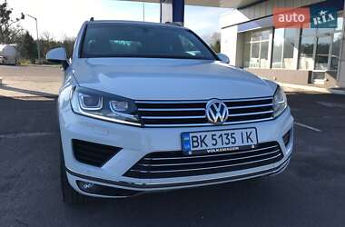 Внедорожник / Кроссовер Volkswagen Touareg 2015 в Радивилове