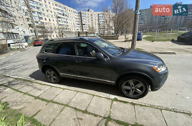 Позашляховик / Кросовер Volkswagen Touareg 2011 в Запоріжжі