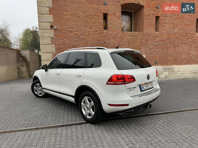 Внедорожник / Кроссовер Volkswagen Touareg 2012 в Львове
