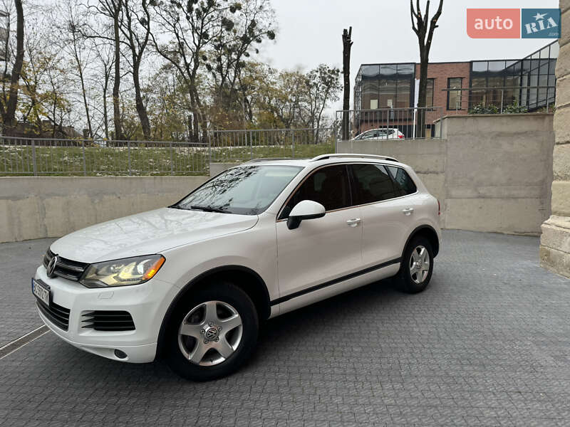 Внедорожник / Кроссовер Volkswagen Touareg 2012 в Львове