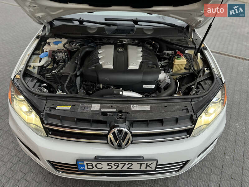 Внедорожник / Кроссовер Volkswagen Touareg 2012 в Львове