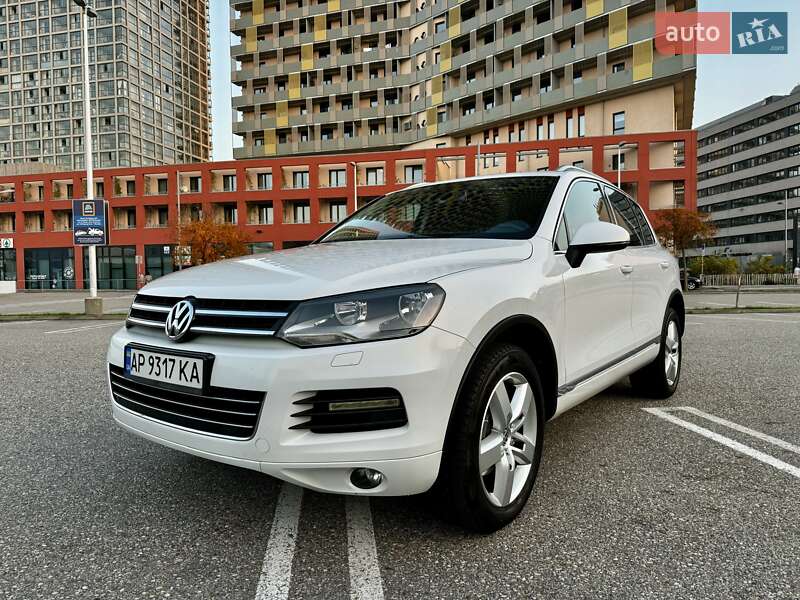 Позашляховик / Кросовер Volkswagen Touareg 2012 в Запоріжжі