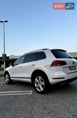 Позашляховик / Кросовер Volkswagen Touareg 2012 в Запоріжжі