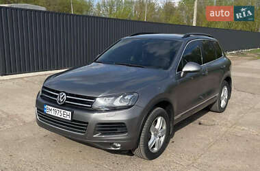 Внедорожник / Кроссовер Volkswagen Touareg 2013 в Киеве