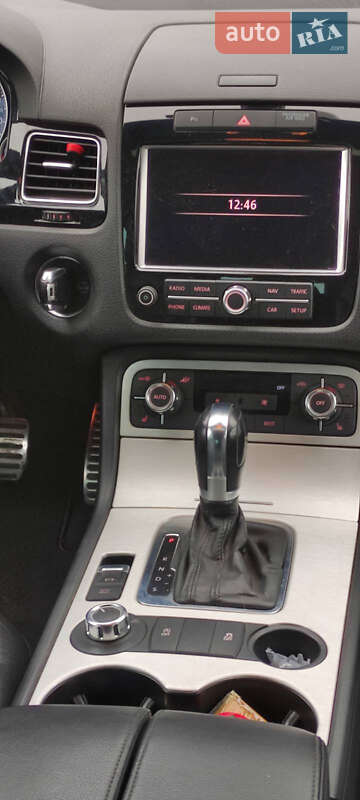 Внедорожник / Кроссовер Volkswagen Touareg 2010 в Луцке