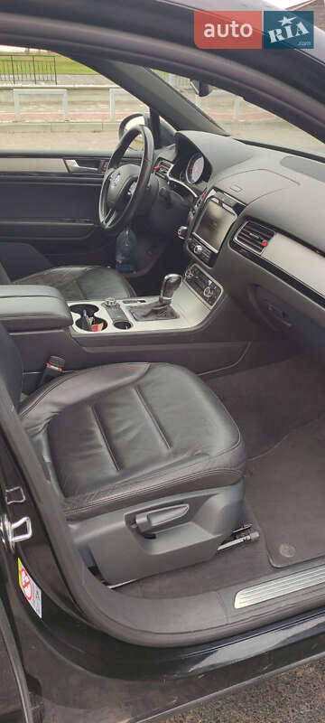 Внедорожник / Кроссовер Volkswagen Touareg 2010 в Луцке