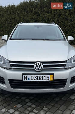 Внедорожник / Кроссовер Volkswagen Touareg 2012 в Черновцах