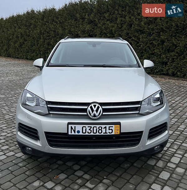 Внедорожник / Кроссовер Volkswagen Touareg 2012 в Черновцах