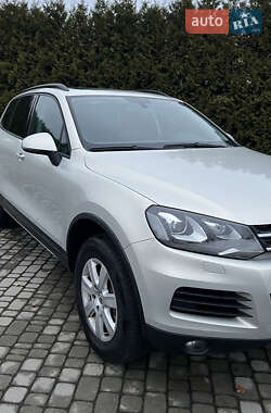 Внедорожник / Кроссовер Volkswagen Touareg 2012 в Черновцах