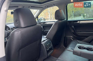 Внедорожник / Кроссовер Volkswagen Touareg 2012 в Черновцах