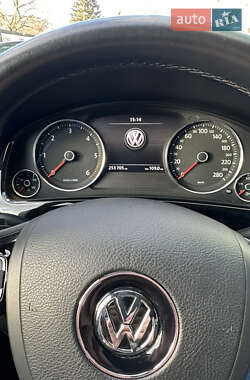 Внедорожник / Кроссовер Volkswagen Touareg 2012 в Тернополе