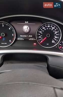 Внедорожник / Кроссовер Volkswagen Touareg 2015 в 