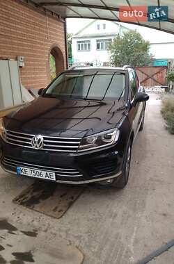 Внедорожник / Кроссовер Volkswagen Touareg 2015 в 