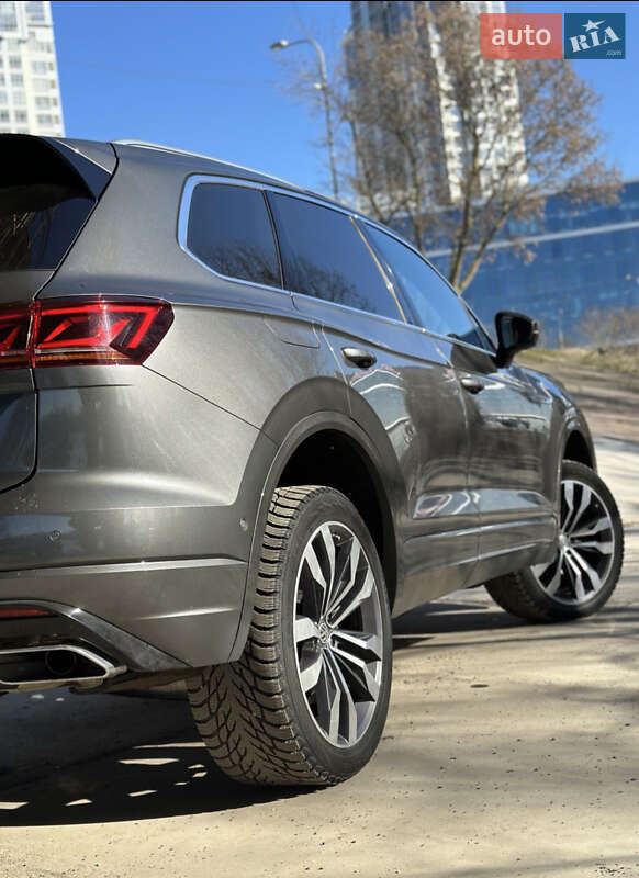 Внедорожник / Кроссовер Volkswagen Touareg 2019 в Киеве