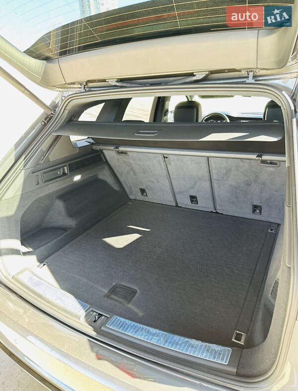 Внедорожник / Кроссовер Volkswagen Touareg 2019 в Киеве