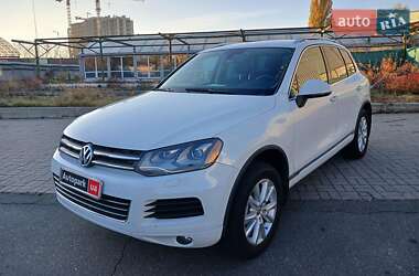 Внедорожник / Кроссовер Volkswagen Touareg 2014 в Киеве