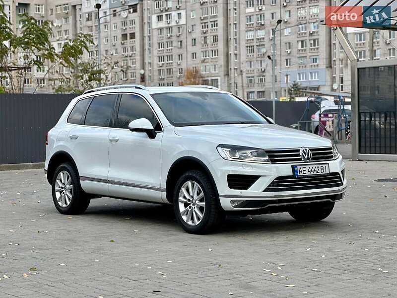 Позашляховик / Кросовер Volkswagen Touareg 2017 в Дніпрі