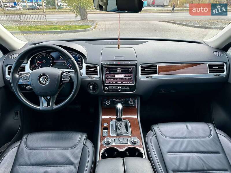 Позашляховик / Кросовер Volkswagen Touareg 2017 в Дніпрі