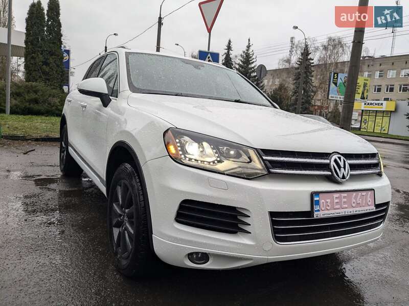 Внедорожник / Кроссовер Volkswagen Touareg 2014 в Ровно