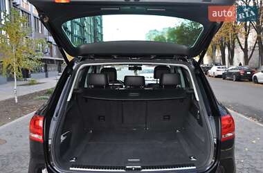 Внедорожник / Кроссовер Volkswagen Touareg 2011 в 