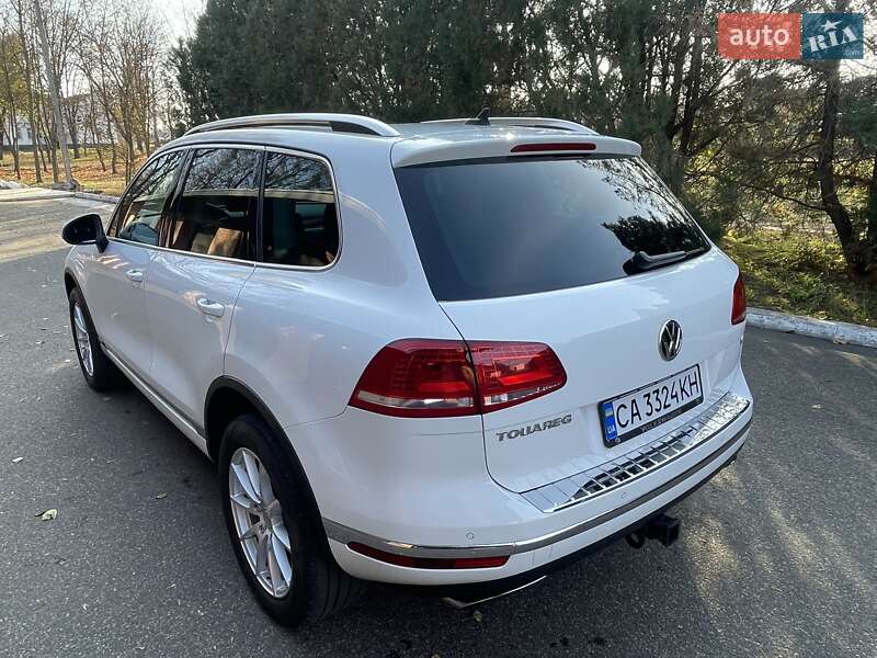 Внедорожник / Кроссовер Volkswagen Touareg 2015 в Черкассах