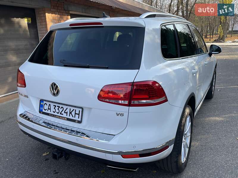 Внедорожник / Кроссовер Volkswagen Touareg 2015 в Черкассах