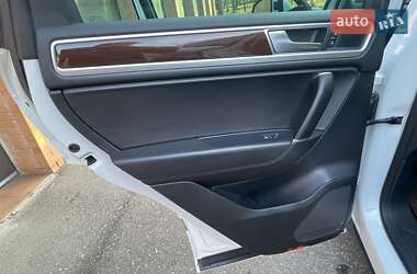 Внедорожник / Кроссовер Volkswagen Touareg 2015 в 