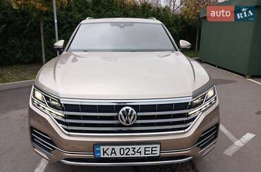 Внедорожник / Кроссовер Volkswagen Touareg 2018 в Киеве