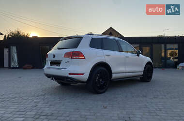 Позашляховик / Кросовер Volkswagen Touareg 2014 в 