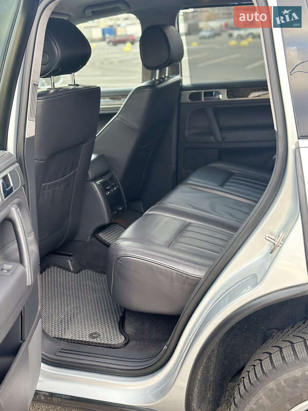 Внедорожник / Кроссовер Volkswagen Touareg 2009 в Киеве