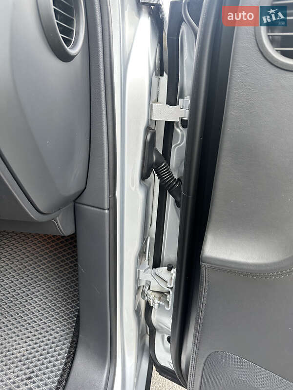 Внедорожник / Кроссовер Volkswagen Touareg 2009 в Киеве
