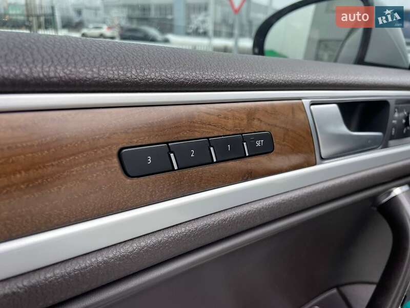 Внедорожник / Кроссовер Volkswagen Touareg 2017 в Полтаве
