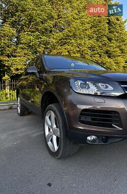 Позашляховик / Кросовер Volkswagen Touareg 2011 в Луцьку