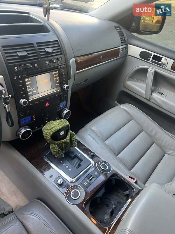 Внедорожник / Кроссовер Volkswagen Touareg 2005 в Каменец-Подольском